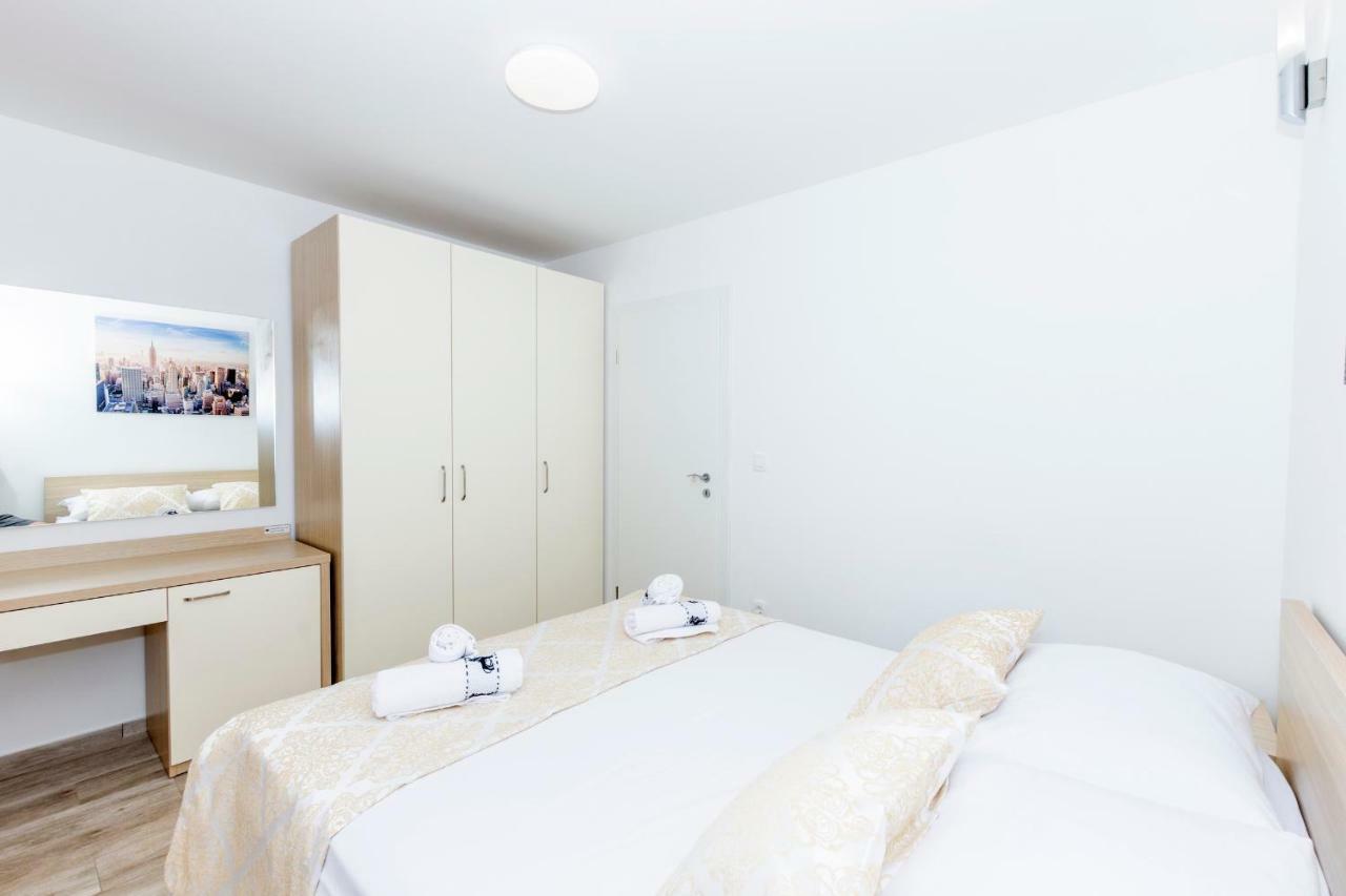 Apartments West Coast Спліт Екстер'єр фото